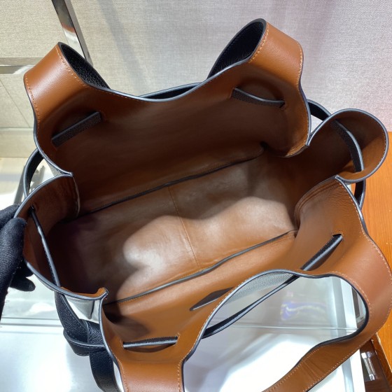 Prada shopping bag 🎉 1BG339